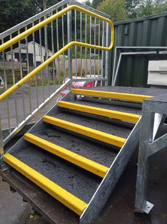 Fine Grit Anti-Slip GRP Stair Treads for Pedestrian Traffic